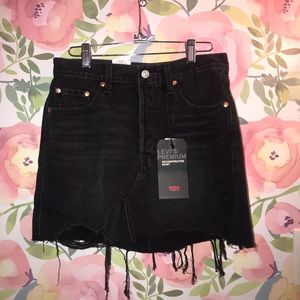 Black Levi’s skirt